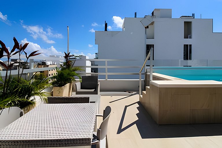 Blue Oasis Retreat by the Pool