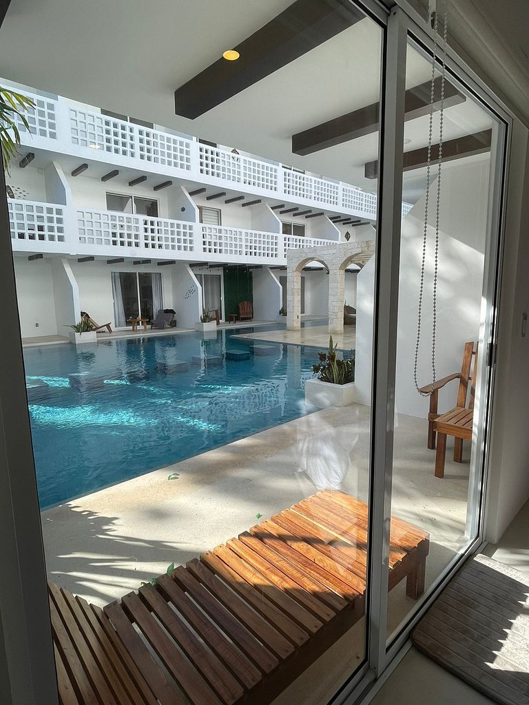 Direct swim-up escape in tulum