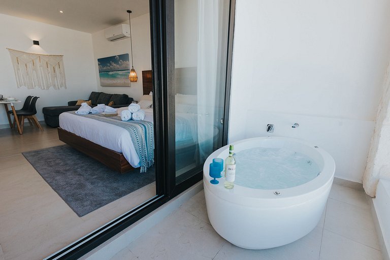 Nativo PDC Luxury Ocean View Jacuzzi on balcony