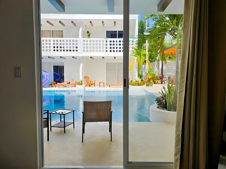 Direct swim-up escape in tulum