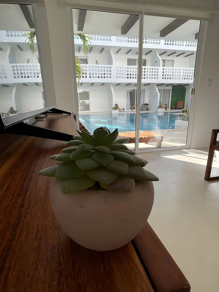 Direct swim-up escape in tulum