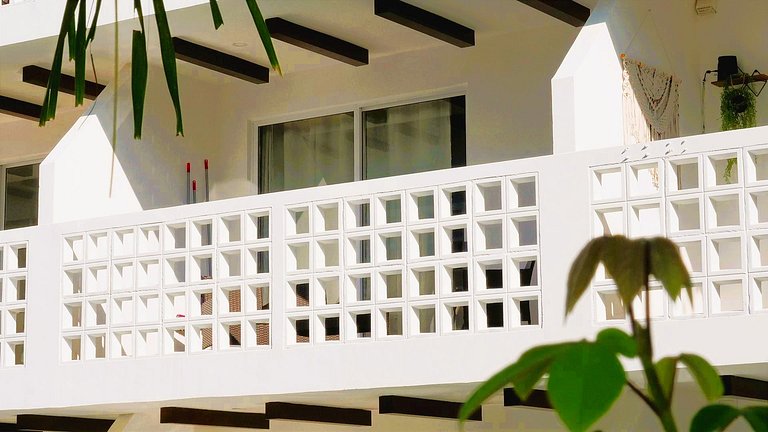Direct swim-up escape in tulum