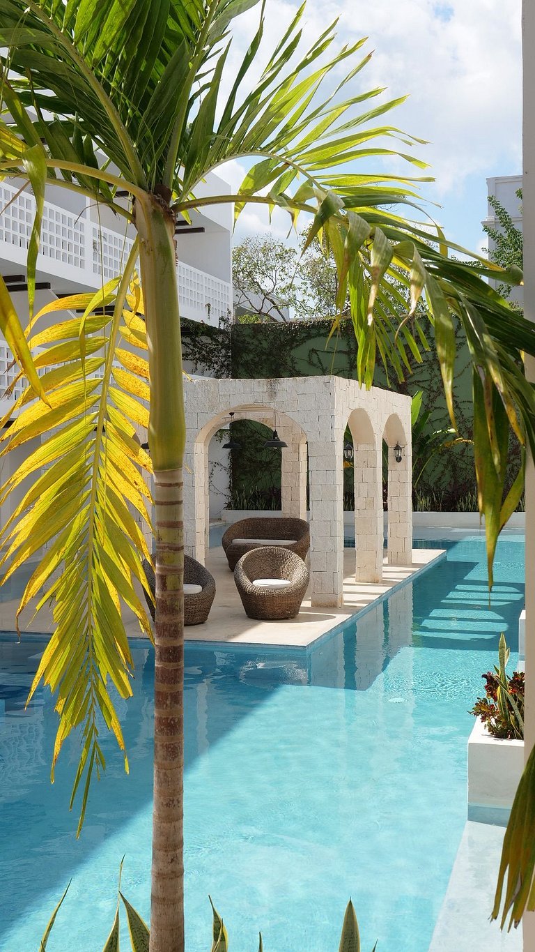 Direct swim-up escape in tulum
