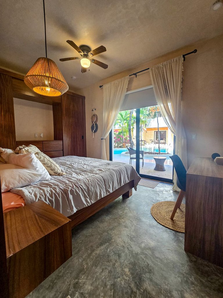 Modern Studio with Pool Access