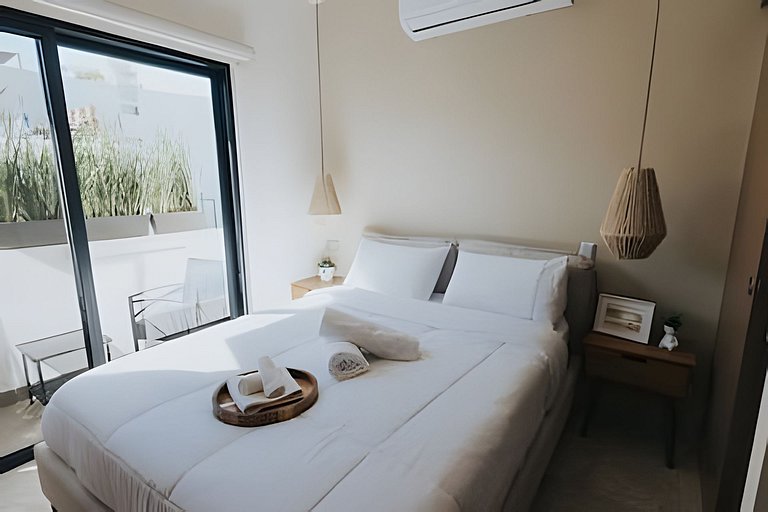 Beach walk Away 1 Bedroom Rooftop Pool & Jacuzzi