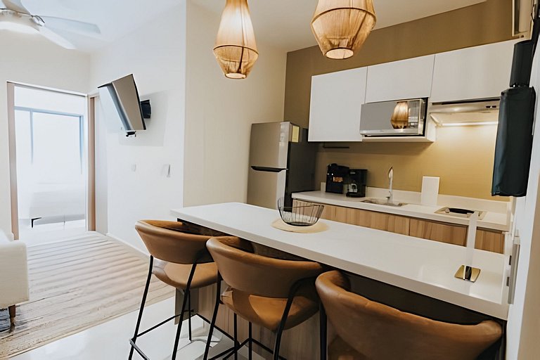 Beach walk Away 1 Bedroom Rooftop Pool & Jacuzzi