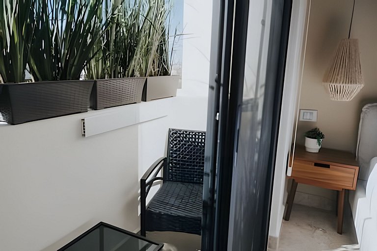 Beach walk Away 1 Bedroom Rooftop Pool & Jacuzzi