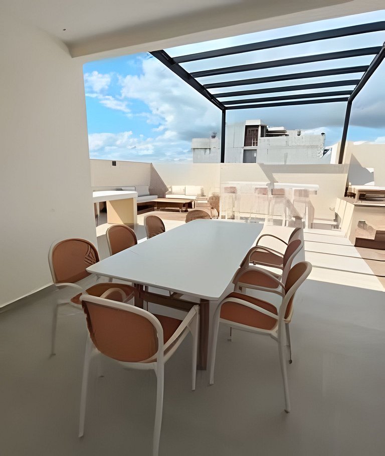 Beach walk Away 1 Bedroom Rooftop Pool & Jacuzzi