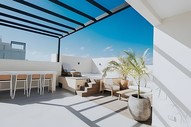 Beach walk Away 1 Bedroom Rooftop Pool & Jacuzzi