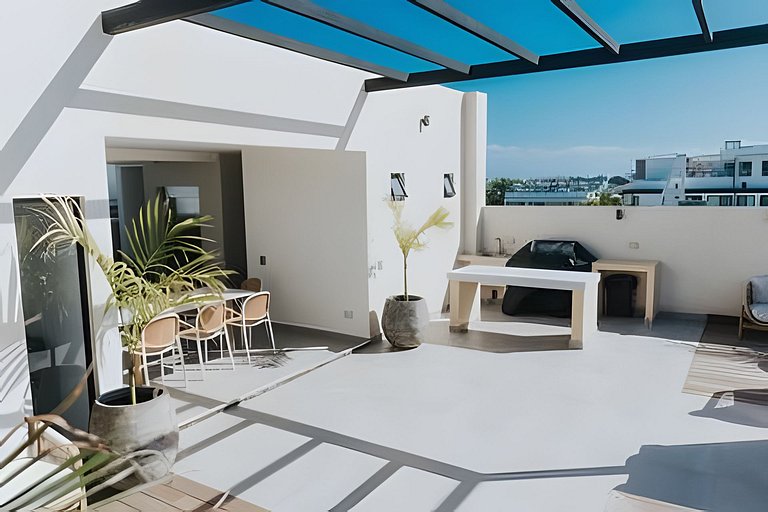 Beach walk Away 1 Bedroom Rooftop Pool & Jacuzzi