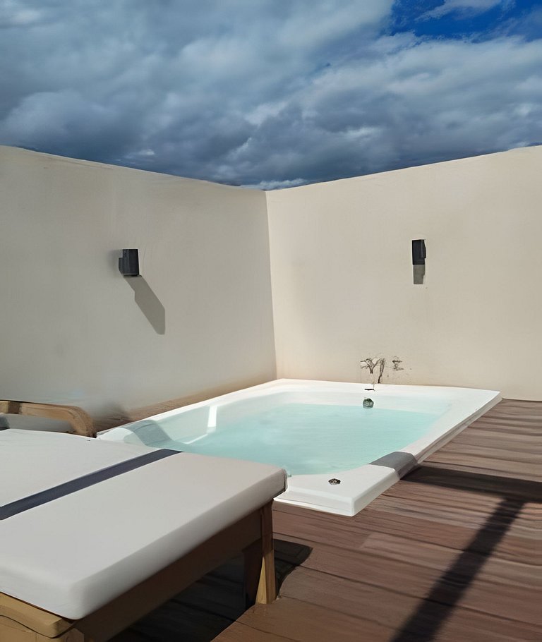 Beach walk Away 1 Bedroom Rooftop Pool & Jacuzzi
