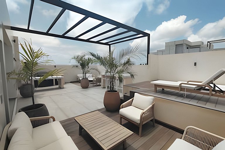 Beach walk Away 1 Bedroom Rooftop Pool & Jacuzzi