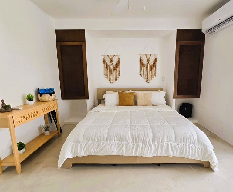 Direct swim-up escape in tulum