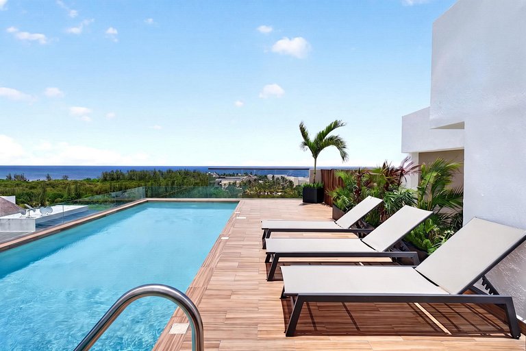 Modern Studio Private Patio 5 min Beach & 5th Ave