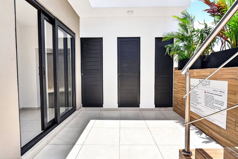 Modern Studio Private Patio 5 min Beach & 5th Ave