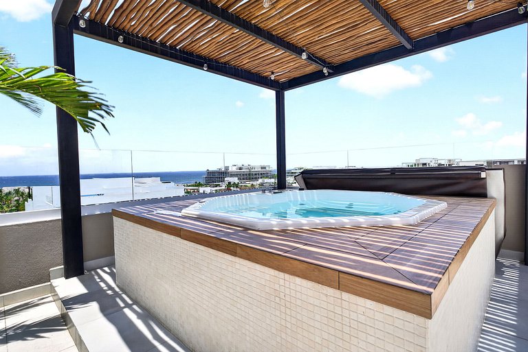 Modern Studio Private Patio 5 min Beach & 5th Ave