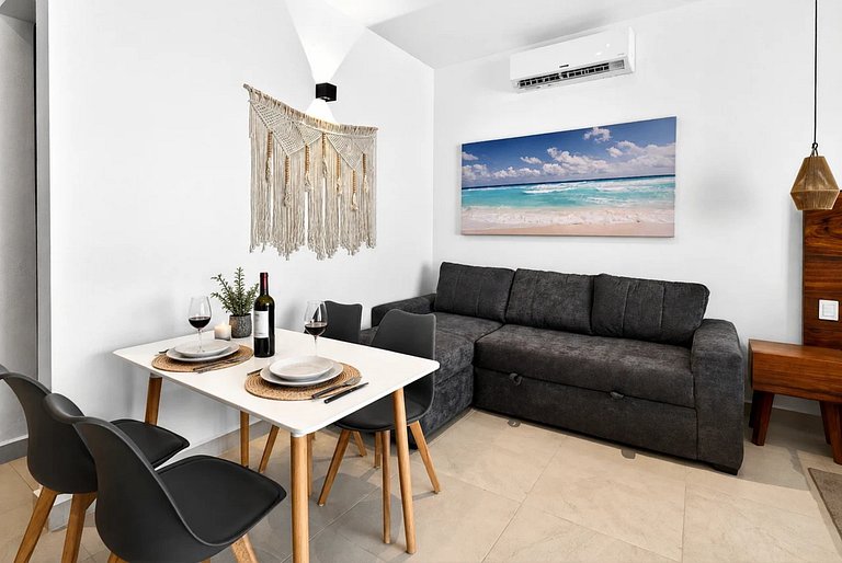 Modern Studio Private Patio 5 min Beach & 5th Ave