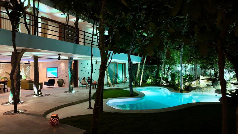 Villa with Lagoon-Style Pool & Jacuzzi