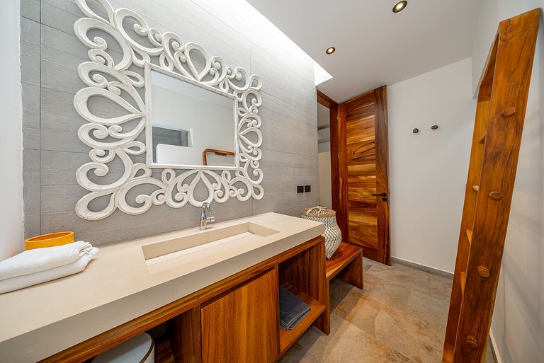 Villa with Lagoon-Style Pool & Jacuzzi