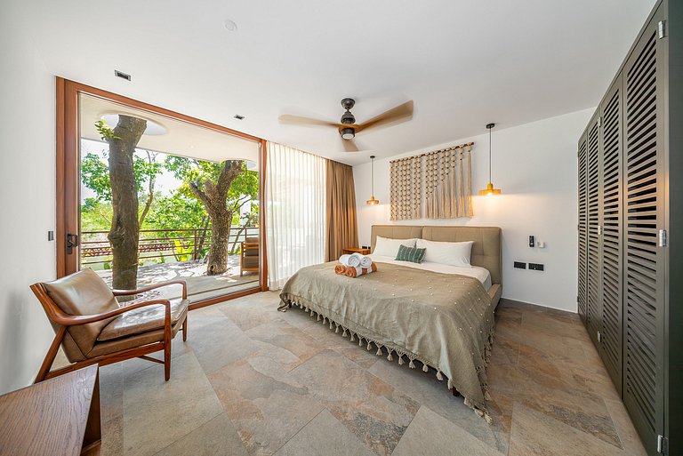 Villa with Lagoon-Style Pool & Jacuzzi