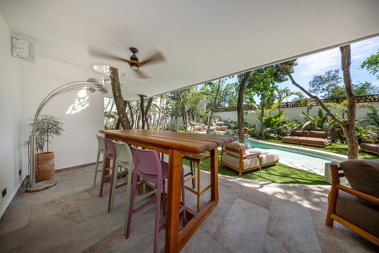 Villa with Lagoon-Style Pool & Jacuzzi