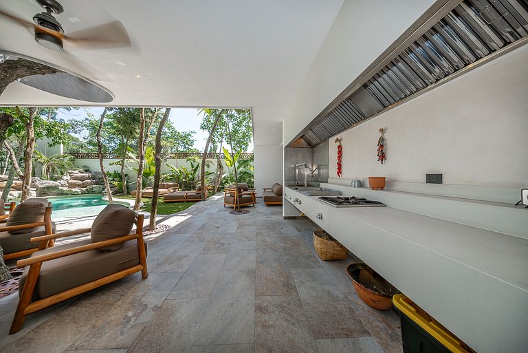 Villa with Lagoon-Style Pool & Jacuzzi