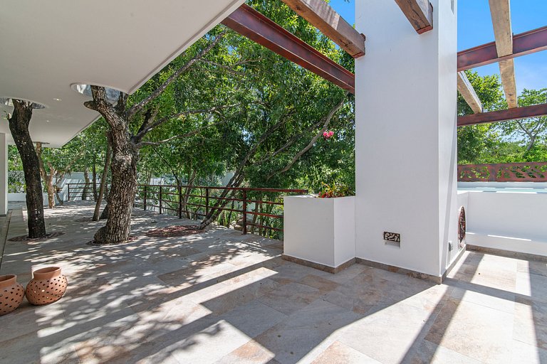 Villa with Lagoon-Style Pool & Jacuzzi