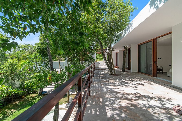 Villa with Lagoon-Style Pool & Jacuzzi